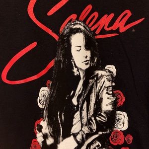 THREE PIECES SELENA SHIRT SIZE: S  // CAMISETA TRES PIEZAS SELENA TALLA : S